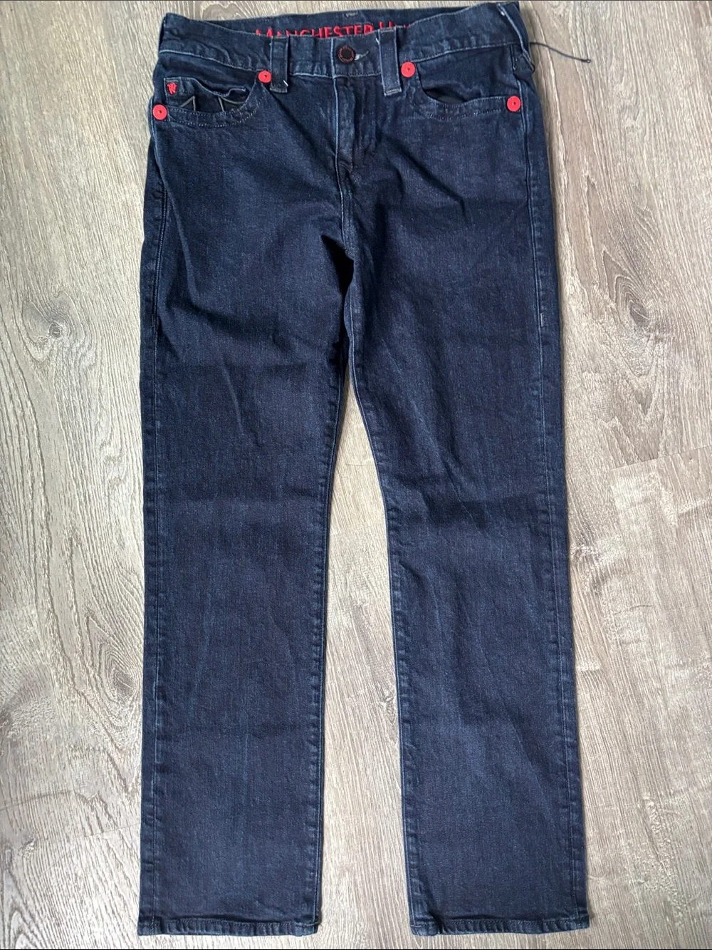 True Religion Manchester United Ricky Straight Dark Wash Jean Red Accent Sz 31